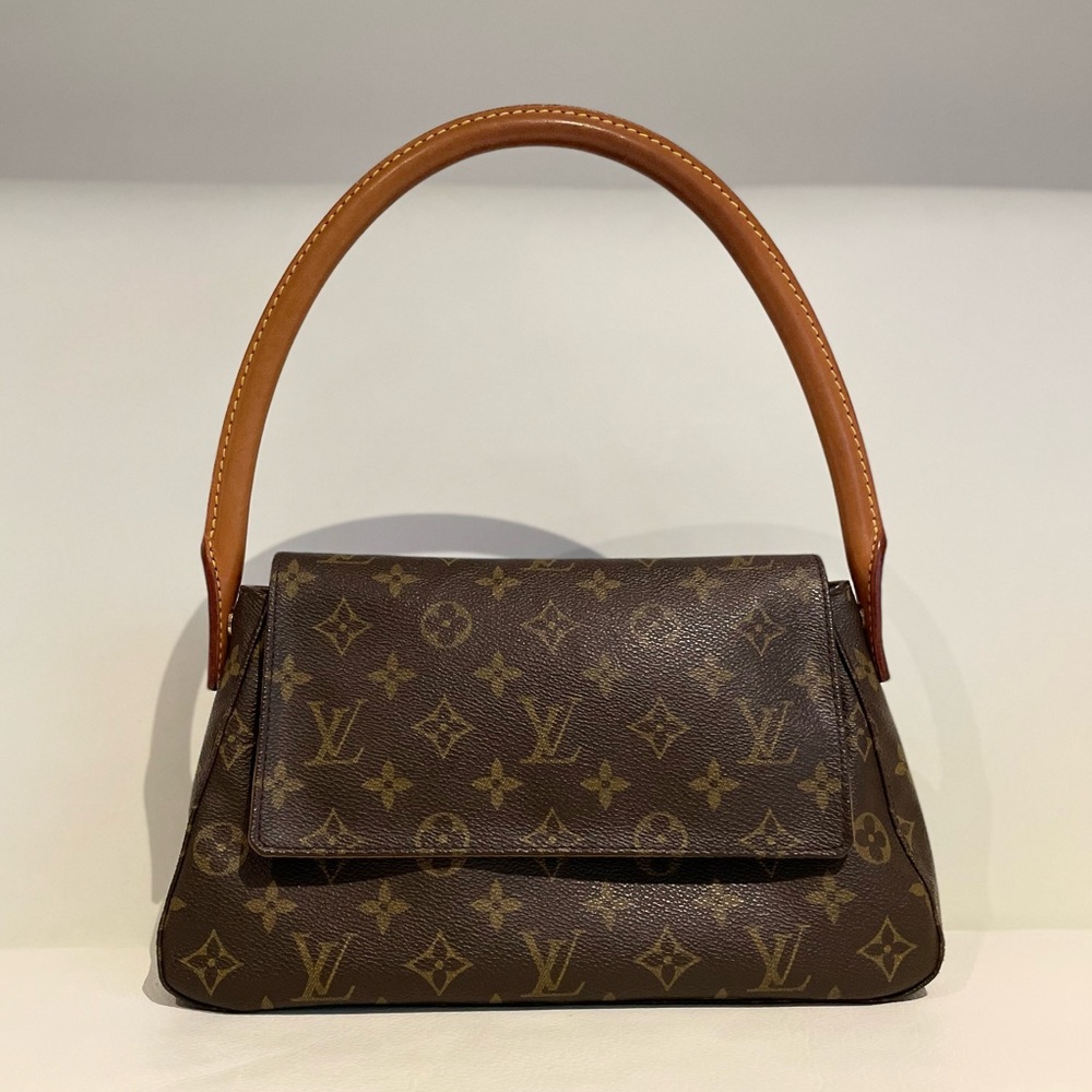 Authentic Louis Vuitton Mini Looping Bag in Excellent Condition.